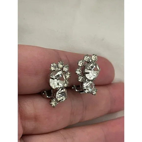 Vintage Rhinestone Encrusted Brooch and 2 Pairs Rhinestone/Bead Clip-on Earrings - Picture 9 of 12